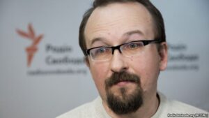 Weirdness of brotherly love. How Minsk goes from Moscow