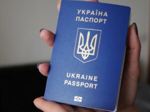 Український паспорт: кому давати і на яких умовах