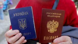 Україна завжди на крок позаду Кремля, – британський підполковник про видачу паспортів РФ українцям