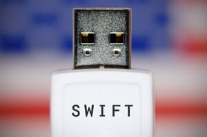 Іран без SWIFT. Чим ризикує Дональд Трамп, воюючи з Тегераном