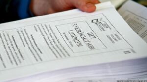 HOW WILL EIT LOOK LIKE: WE SHOULD NOT OFFER A STANDARDIZED HIGH SCHOOL GRADUATE TO ALL